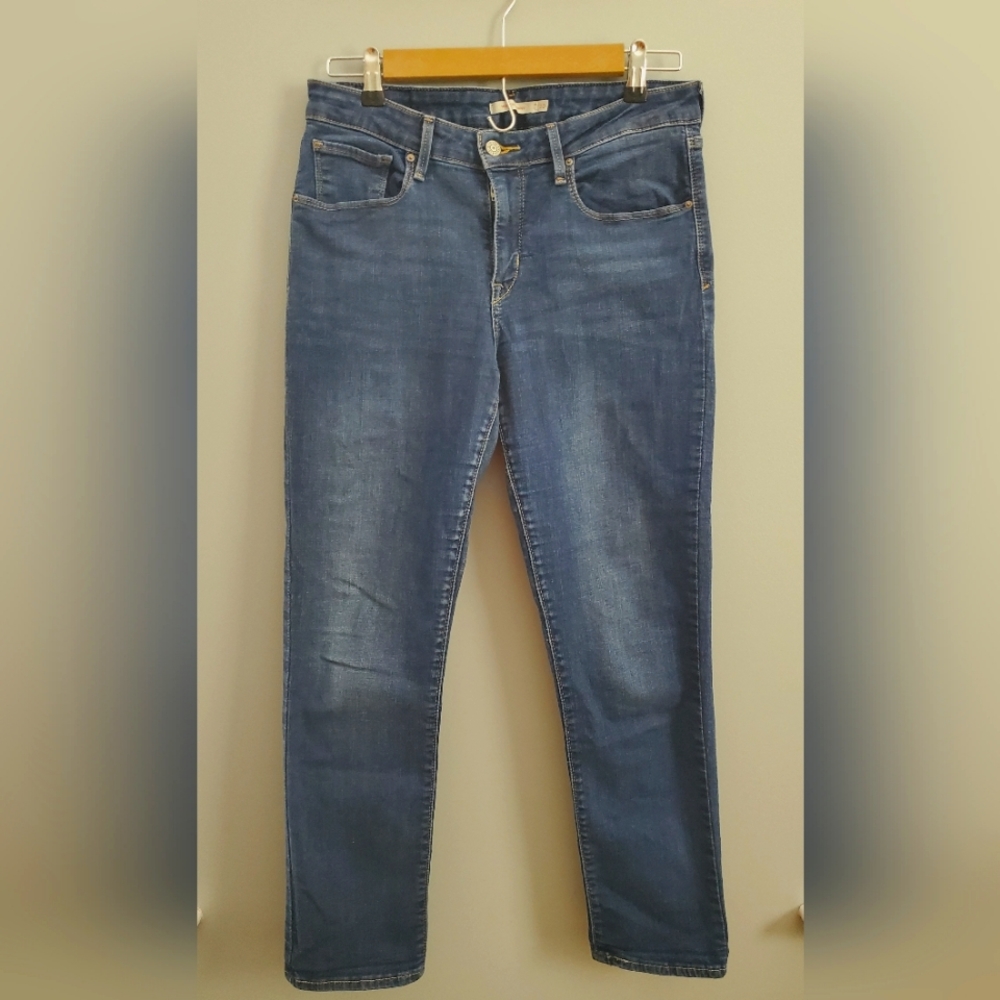 Blue Levi skinny jeans size 10, mid rise.